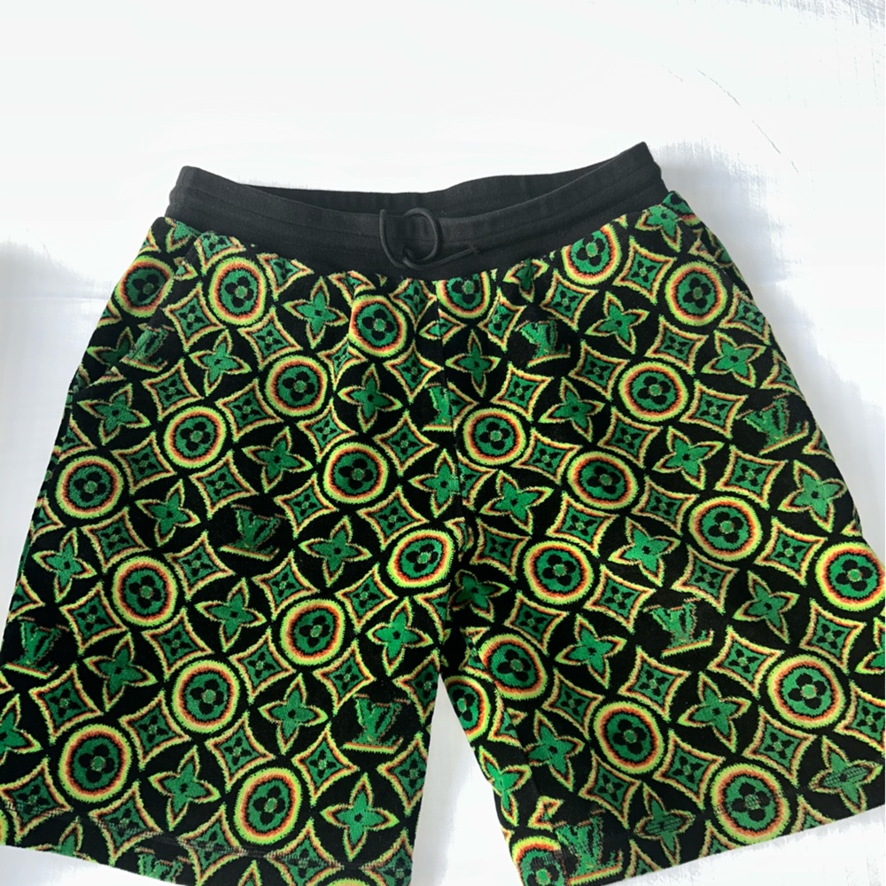 Louie v shorts